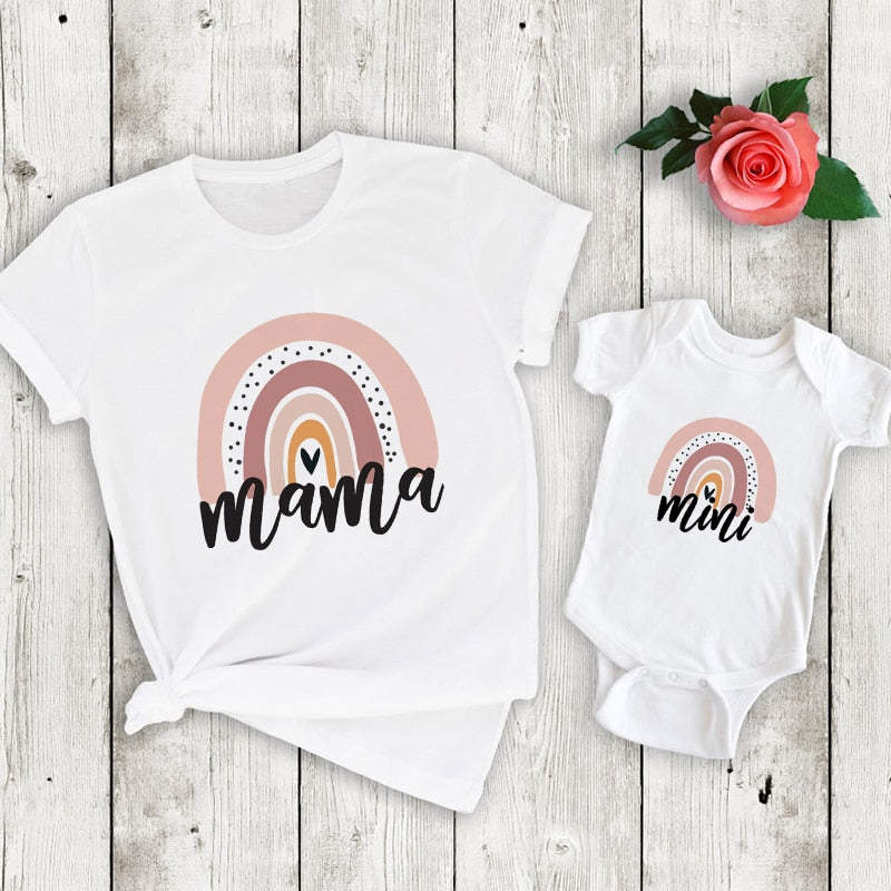 1pcs Rainbow Mommy and Me Shirt Fashion Family Matching Clothes Rainbow Mama and Mini T Shirt Cute Family Look Outfits